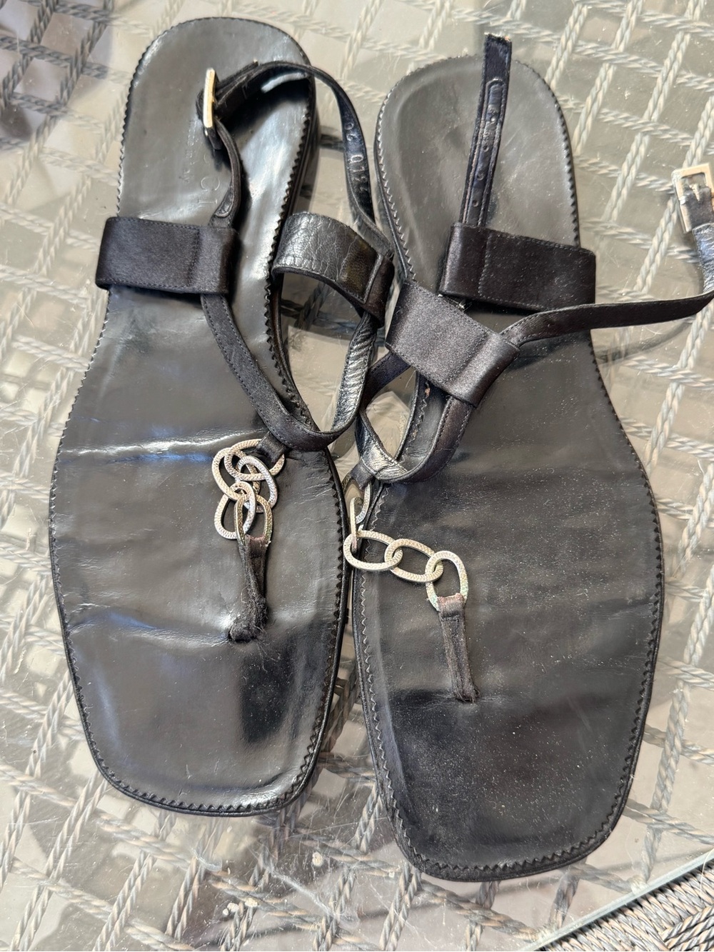 Gucci Black Leather T-Bar Sandals with Silver Chain Detail